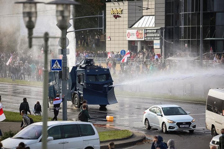 "Хищник" сломался и дал фонтан воды вверх, превратившись в "кита" 4 октября 2020 года