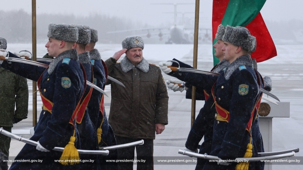 Лукашенко заявил, что с Путиным за час разработал операцию ОДКБ в Казахстане