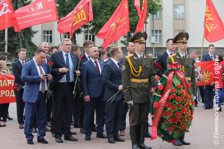 «Нужно не дать перевернуть сознание». На первый форум патриотической молодежи участники пришли с портретом Сталина4