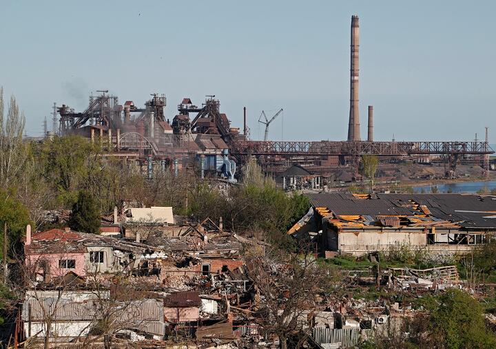 Разрушенный артиллерией и авиацией завод «Азовсталь». Фото: Reuters