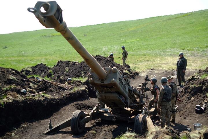 Украинские артиллеристы и американские гаубицы M777. Фото: Валерий Залужный