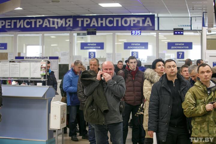 Водители 8 июня не могли переоформить авто и поменять права из-за сбоя в базе ГАИ. Узнали, какая сейчас ситуация0