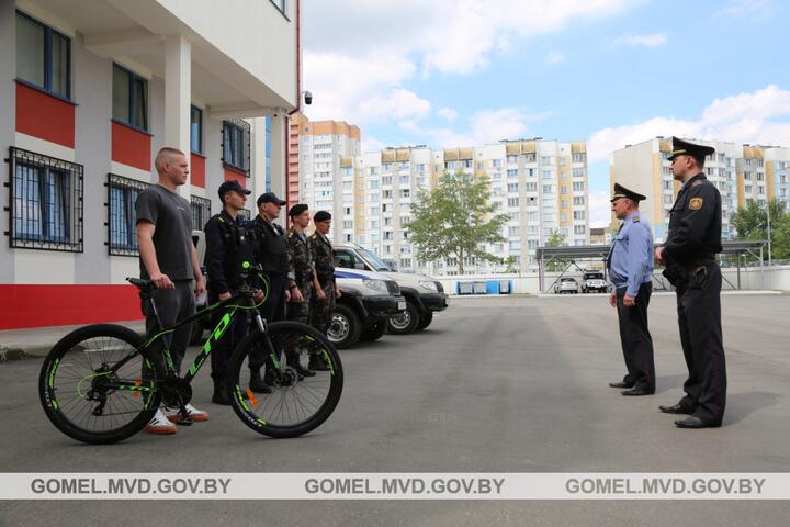 Милиционерам Гомеля выдали велосипеды. Они будут ездить в штатском и ловить нарушителей0