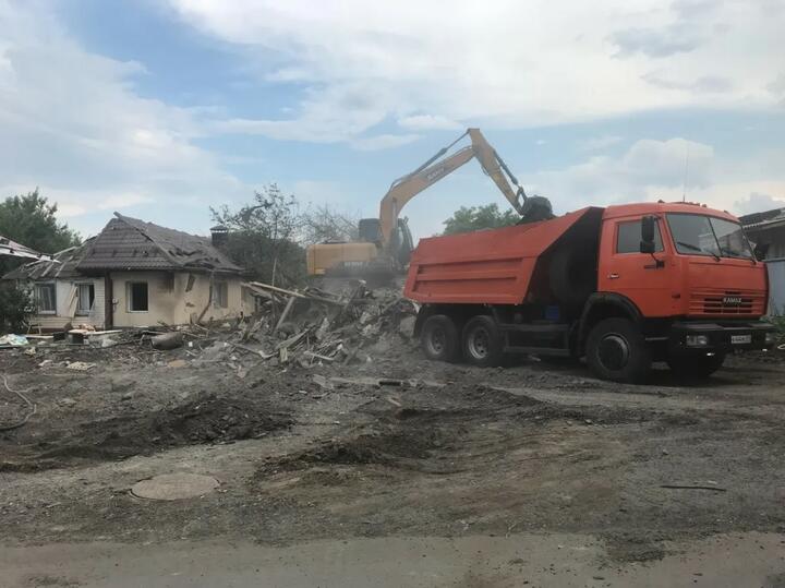 Сносят разрушенные дома. Фото: «Новая газета. Европа»