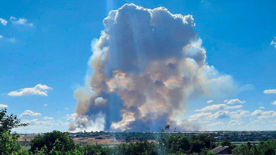 Под Херсоном горит склад боеприпасов РФ / фото t.me/AFUStratCom