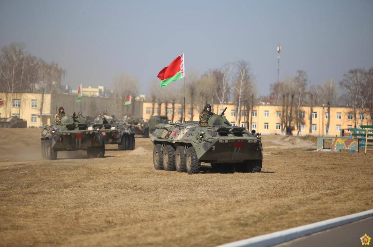 Белорусы проводят военные учения / фото Олег Некало, 