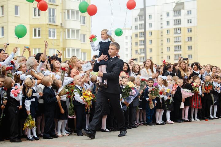 Чиновники ввели ограничения по ценам на школьные товары (но не на все). Торговле обещают проверки0