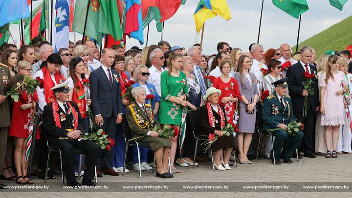 День независимости 3 июля 2022 года. Во время выступления Александра Лукашенко на Кургане славы. Фото: president.gov.by