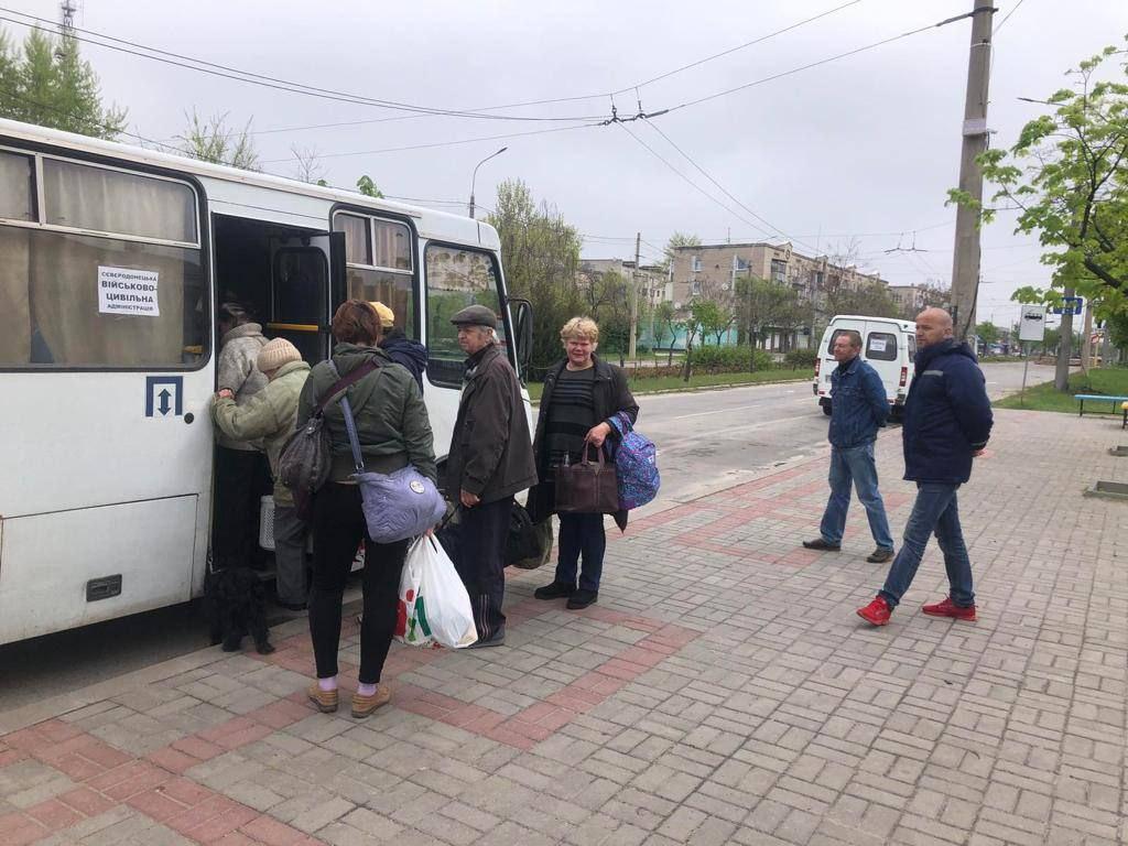 Эвакуация в Луганской области / фото: Сергей Гайдай