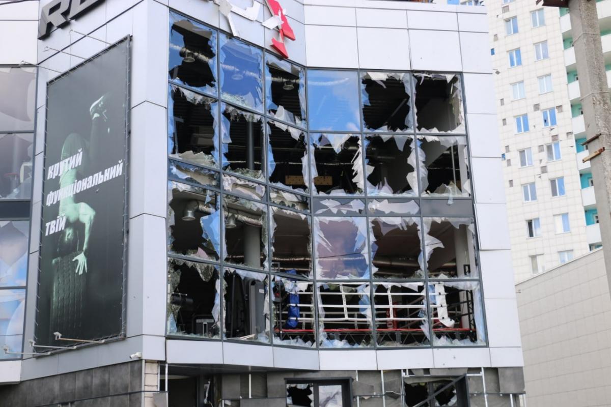 В Харькове из-за новых вражеских обстрелов пострадали два человека / фото ГСЧС