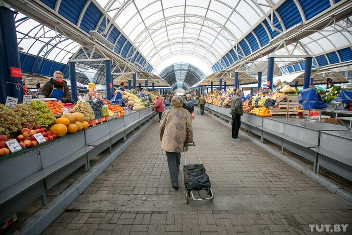 «Развлечения с девушками дорого выходят, на себя еле хватает». На чем экономят белорусы, когда инфляция ставит рекорды, а доходы падают4