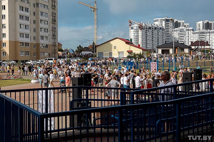 «Может, мне не с цветами надо было стоять?» Монологи четверых белорусов — об очередях на участках 9 августа 2020-го и жизни спустя два года5