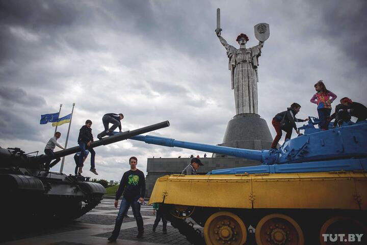 «Позвонили: „Вам нужно подойти в СБУ“». Спросили белорусов, оставшихся в Украине, как теперь устроен их быт и есть ли дискриминация0