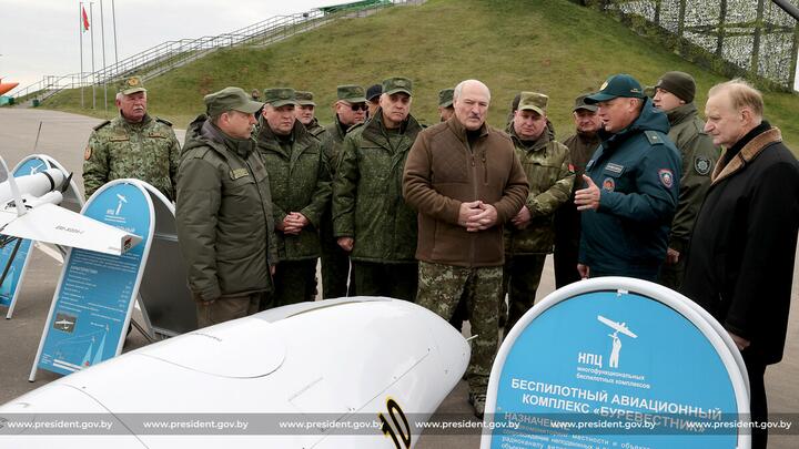 Александр Лукашенко на полигоне. 21 октября 2022 года. Фото: president.gov.by