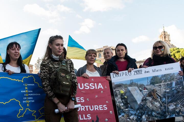 Украинцы в Риме протестуют против российской агрессии. Фото: Reuters