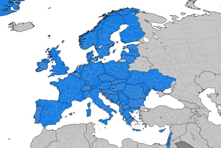 Почти все страны Европы меняют время на зимнее и летнее, кроме Беларуси, России и Исландии. Карта: wikipedia.org