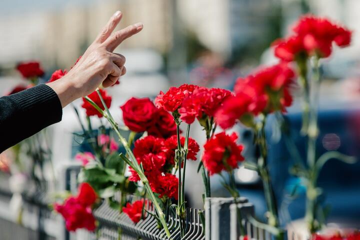 Мы попросили белорусов в стране и за ее пределами написать новогодние послания друг другу. Нам кажется, вы должны это прочесть0