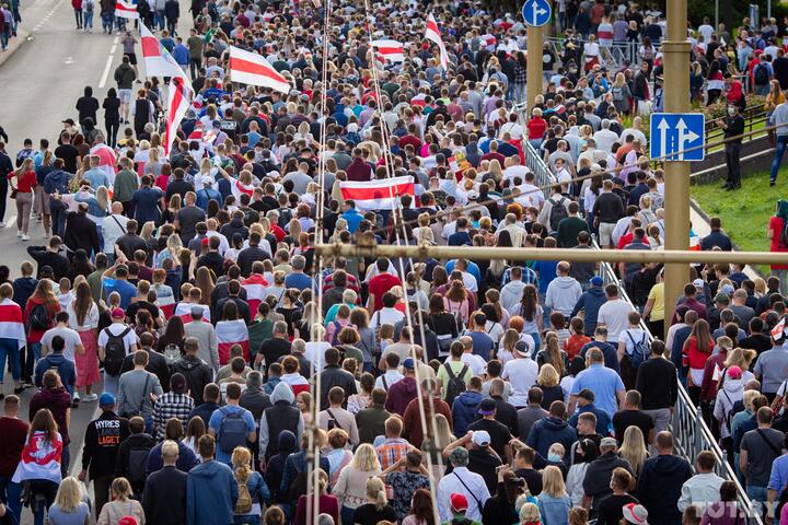 Минчанина, который во время протестного марша мешал съемке СТВ, будут судить по двум статьям УК0