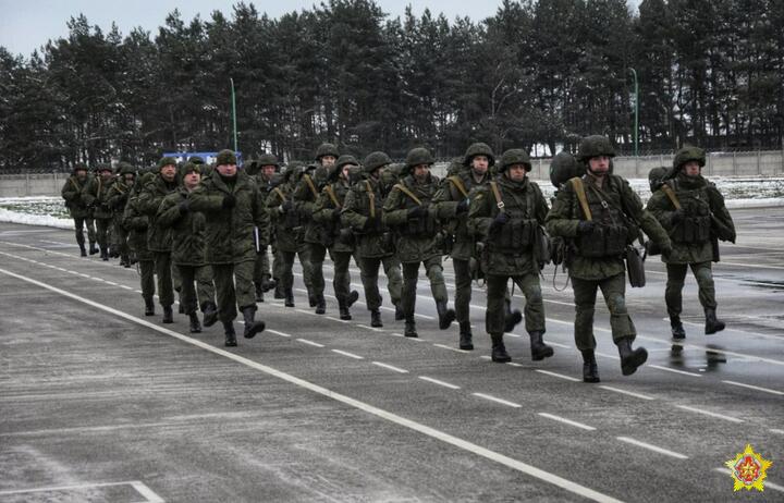 Смотр готовности в 38-й Брестской отдельной гвардейской десантно-штурмовой бригаде. Фото: пресс-служба Минобороны РБ (t.me/modmilby)