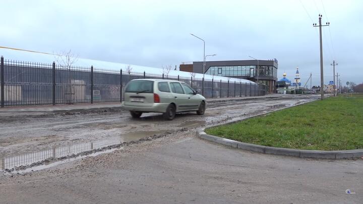 Гравийная дорога в Галево. Скриншот выпуска новостей ТРК "Пинск"