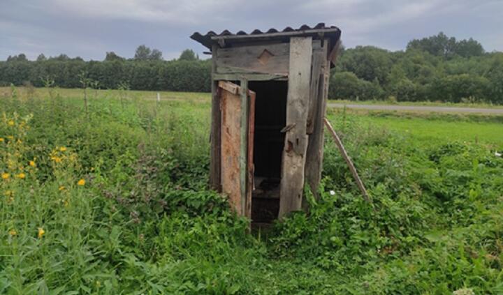 Туалет, в котором скончалась новорожденная девочка. Фото СК