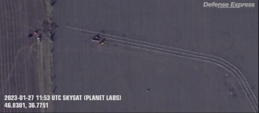 Противотанковые надолбы устанавливаются в три ряда / фото Planet Labs