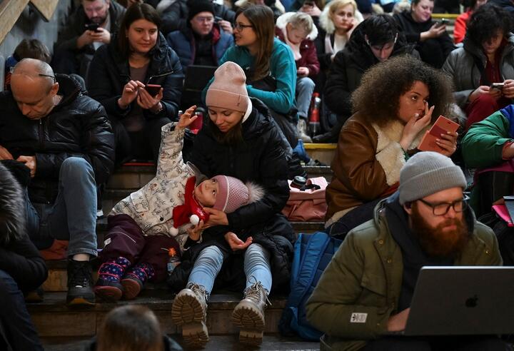 Киевляне пережидают ракетную атаку в метро. Украина, 26 января, 2023 года. Фото: Reuters