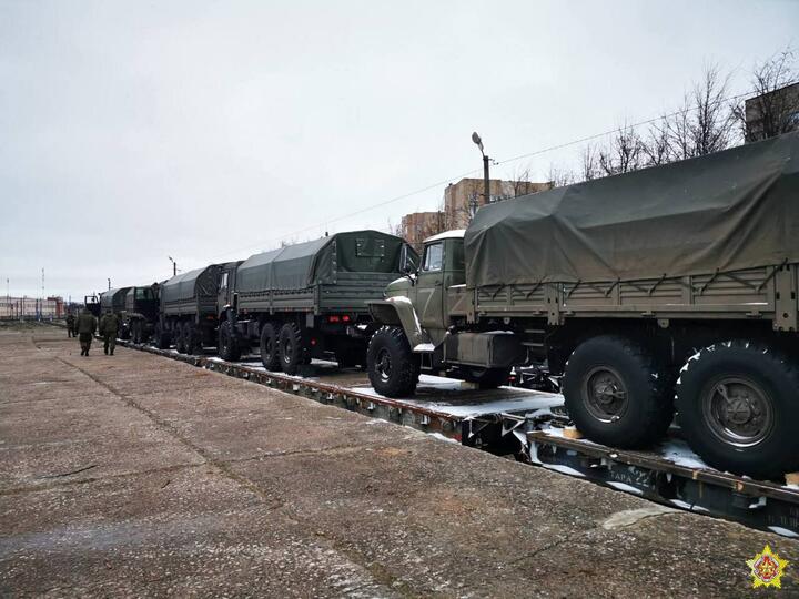 Первый эшелон с российской техникой, прибывший 6 января. Фото: "Ваяр"