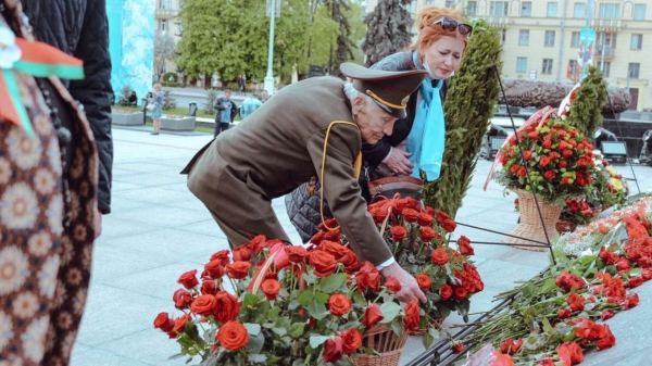 Из-за визита Лукашенко в Москву перенесено традиционное возложение цветов 9 мая0