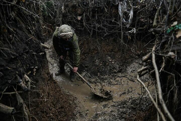 Бойцы 24-й отдельной механизированной бригады имени короля Даниила в окопах под Горловкой, Донецкая область, Украина, ноябрь 2023 года. Фото: instagram/libkos