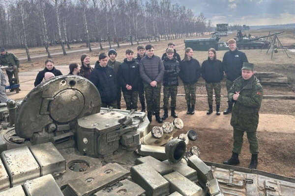 Школьников стали вывозить на полигоны для показа военных учений — новый уровень милитаризации образования?