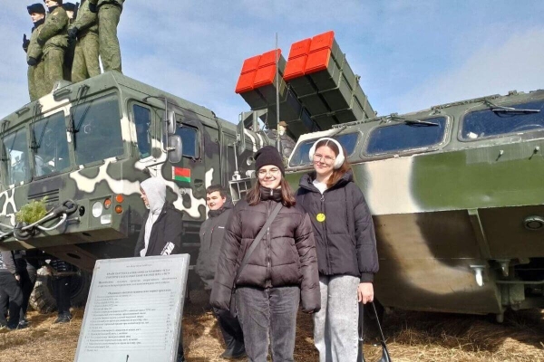 Школьников стали вывозить на полигоны для показа военных учений — новый уровень милитаризации образования?